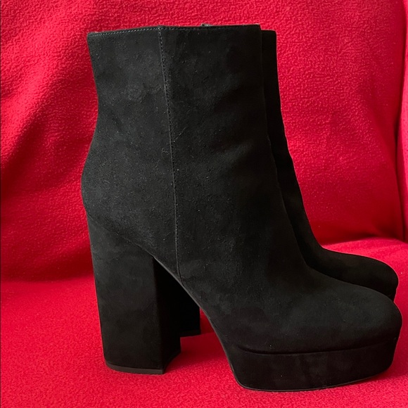 Coach boots size 8b - Picture 3 of 8